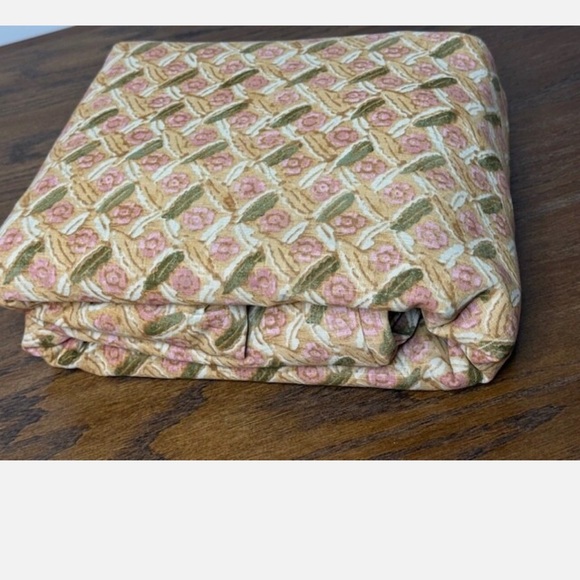 West Elm Pierce & Ward F/Q Floral Lattice Duvet Cover in Mahogany Rose - Picture 3 of 4